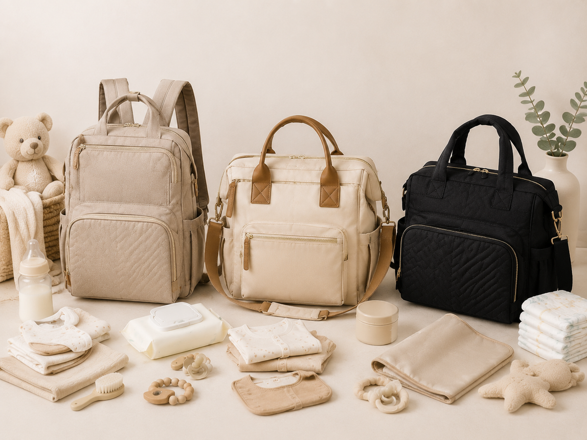 Plusieurs formats de sacs à langer côte à côte : sac à dos, bandoulière et cabas