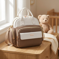 1 pièce Sac polyvalent pour maman avec compartiments multiples, porte-bouteille indépendant et poche pour mouchoirs, en situation