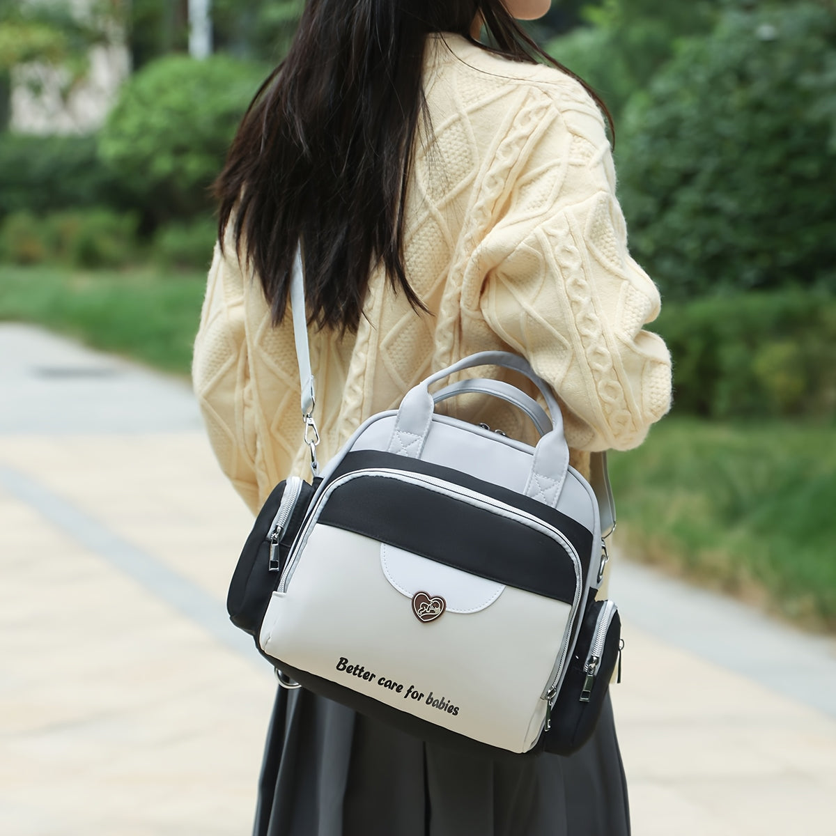 Sac à dos à langer bicolore, tapis fourni, gris et écru