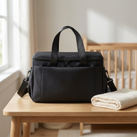 Sac à langer pour poussette, noir uni, 30 x 20 cm, en situation